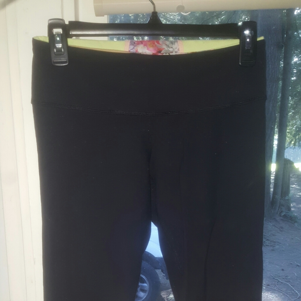 Lululemon Reversible Yoga Capri Pants